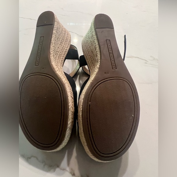 🆕 Tommy Hilfiger Women's Gallie Sandal - Picture 9 of 16